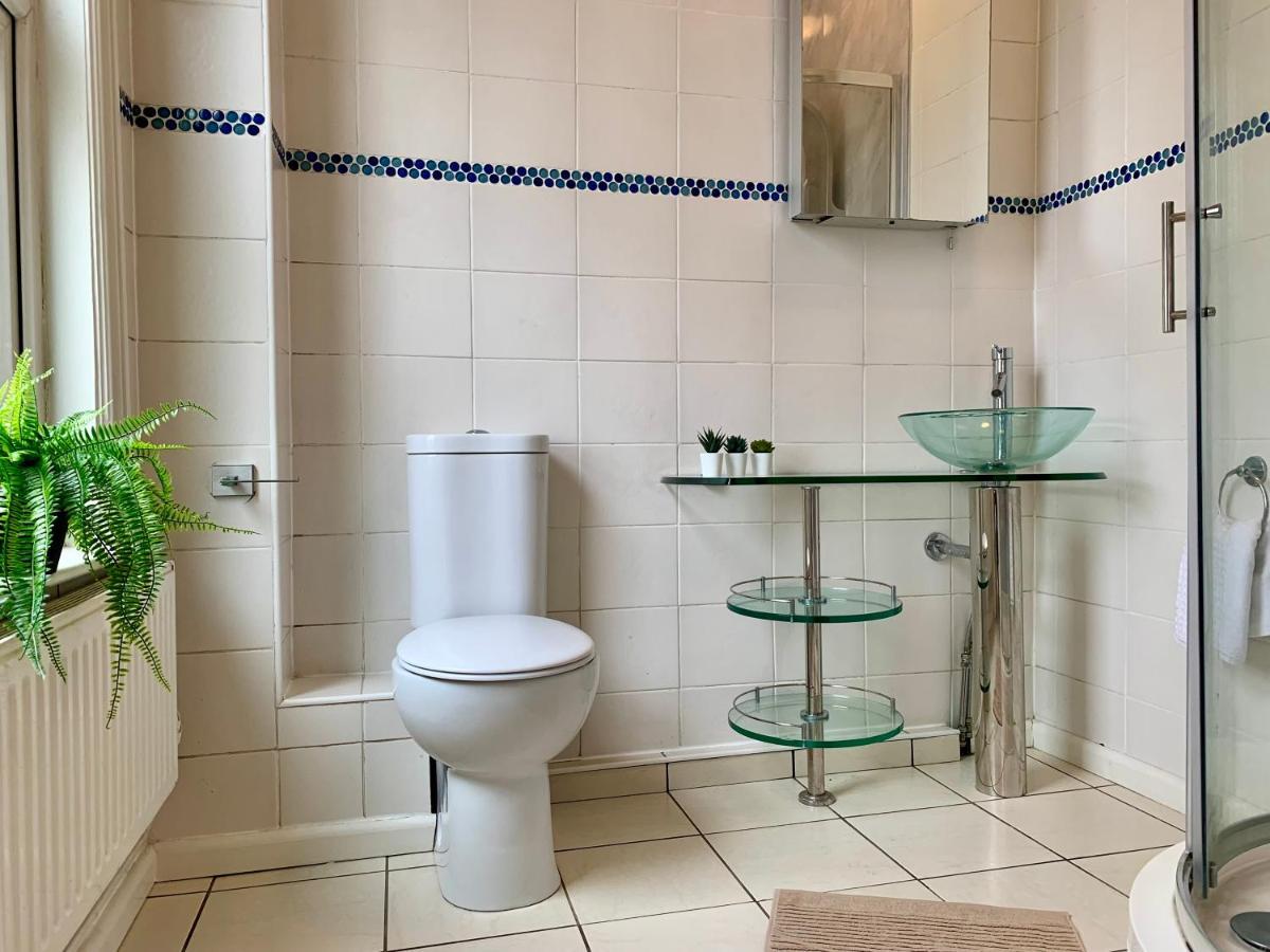 Somerford Place - 6 Beds - Sleeps 12 - Parks 2-3 Cars/Vans Willenhall エクステリア 写真