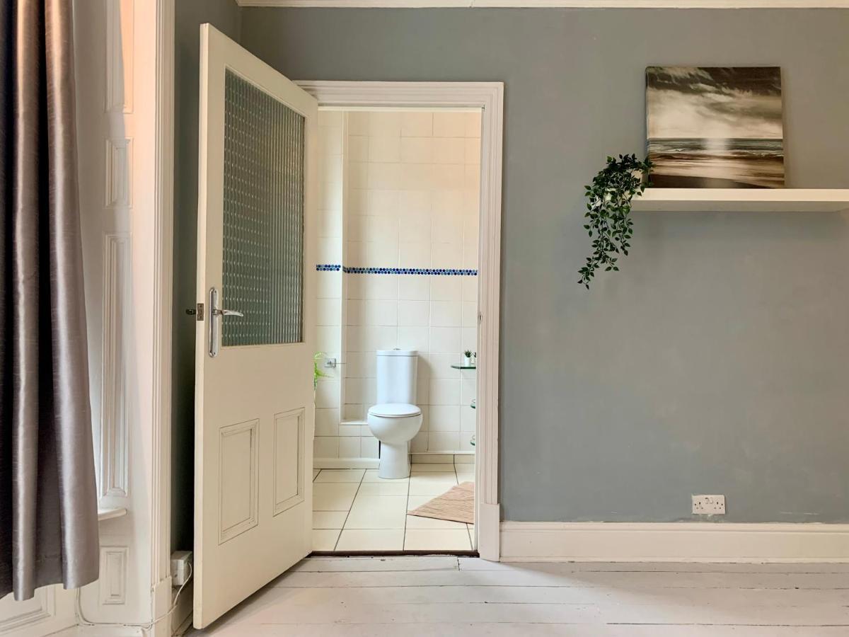 Somerford Place - 6 Beds - Sleeps 12 - Parks 2-3 Cars/Vans Willenhall エクステリア 写真