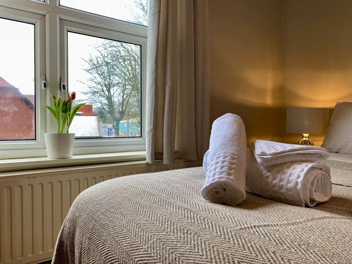Somerford Place - 6 Beds - Sleeps 12 - Parks 2-3 Cars/Vans Willenhall エクステリア 写真
