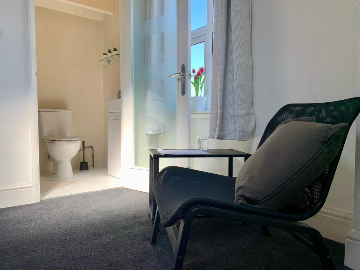 Somerford Place - 6 Beds - Sleeps 12 - Parks 2-3 Cars/Vans Willenhall エクステリア 写真