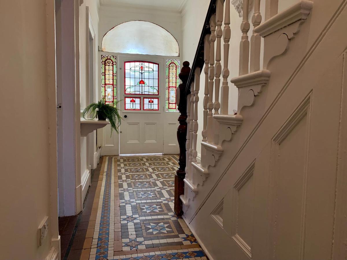 Somerford Place - 6 Beds - Sleeps 12 - Parks 2-3 Cars/Vans Willenhall エクステリア 写真